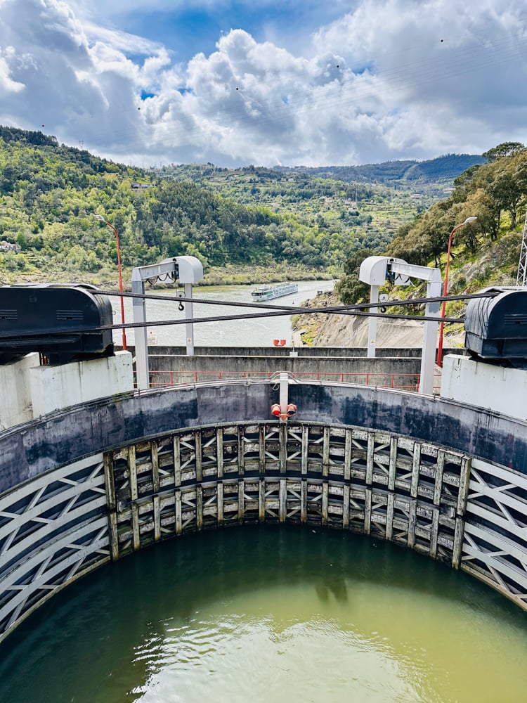 Carrapatelo Dam