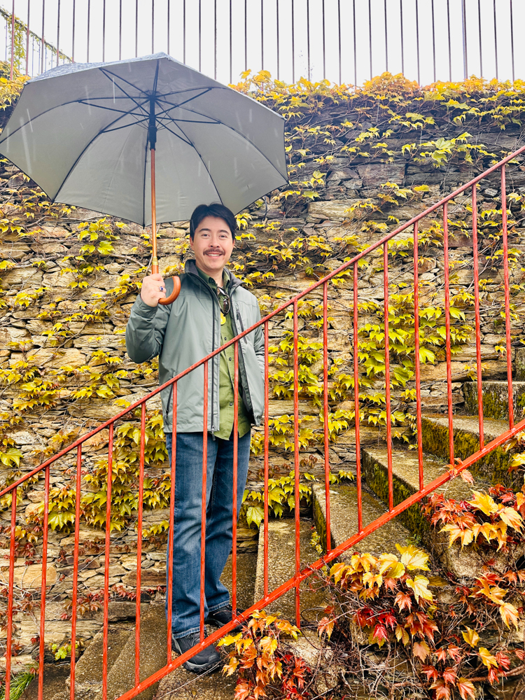 Pete holding umbrella on our way to a hike.